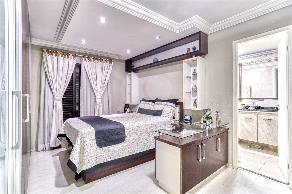 Apartamento à venda com 4 quartos, sendo 3 suítes, em Alto da Boa Vista, São Paulo, SP
