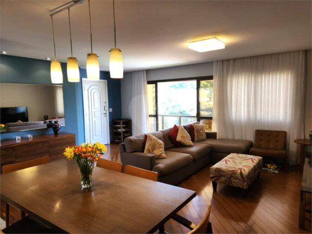 Apartamento à venda com 3 quartos, sendo 2 suítes,  em Vila Olímpia, São Paulo, SP