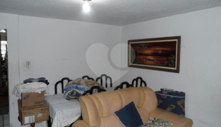 Casa Térrea à venda com 3 quartos, sendo 1 suíte, em Parque Peruche, São Paulo, SP