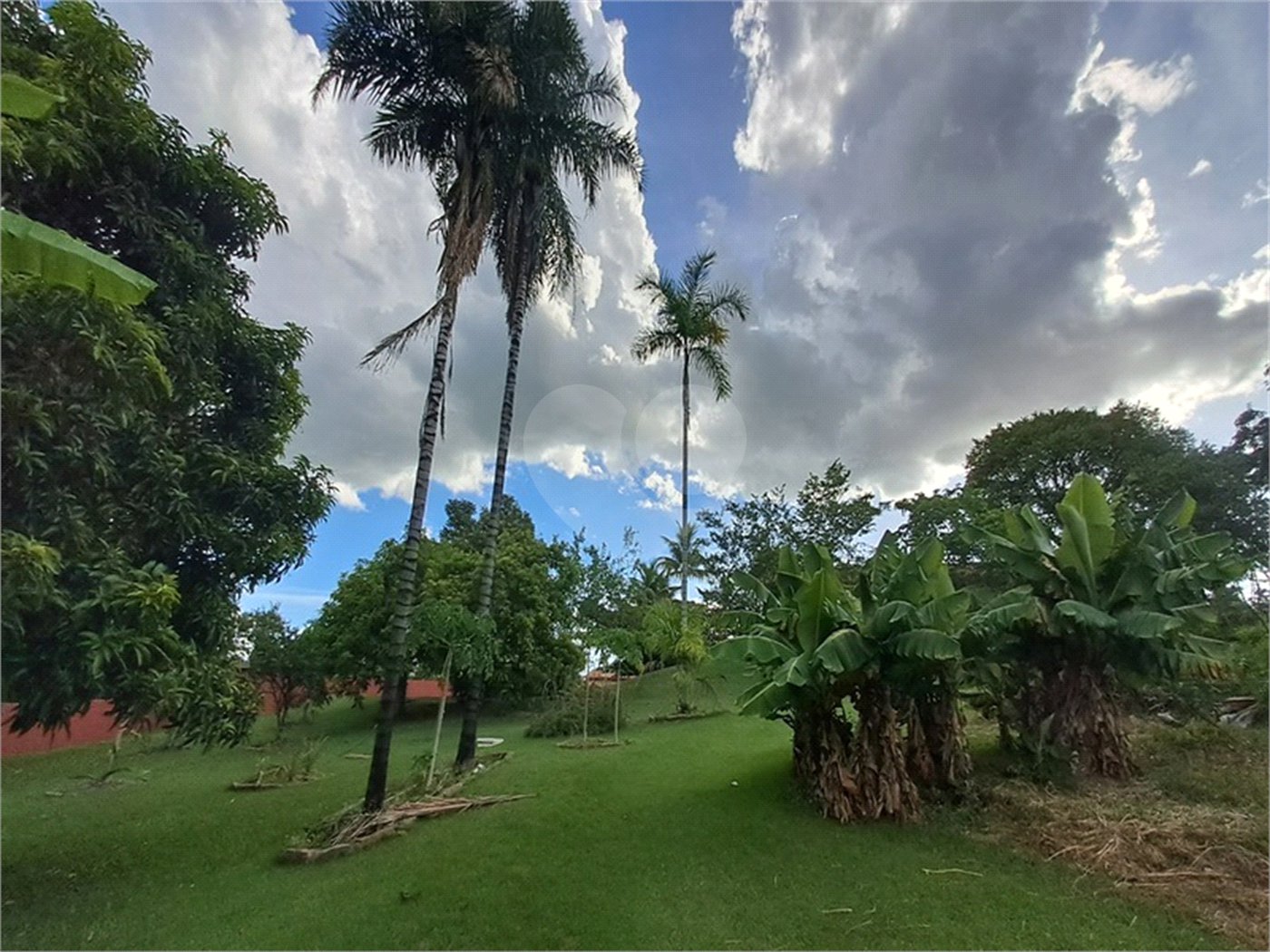 Casa à venda com 3 quartos, sendo 1 suíte, no condomínio Residencial Vale das Laranjeiras, Indaiatuba - SP