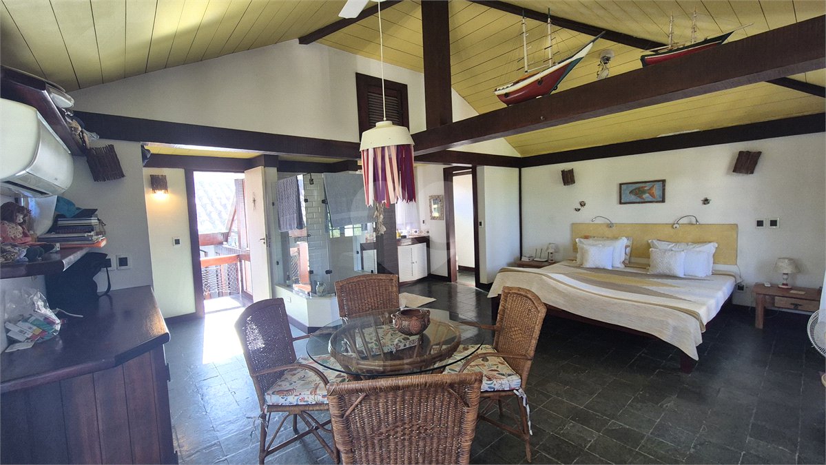 Casa em condomínio à venda com 4 quartos, sendo 3 suítes,  em Geribá, Armação dos Búzios, RJ