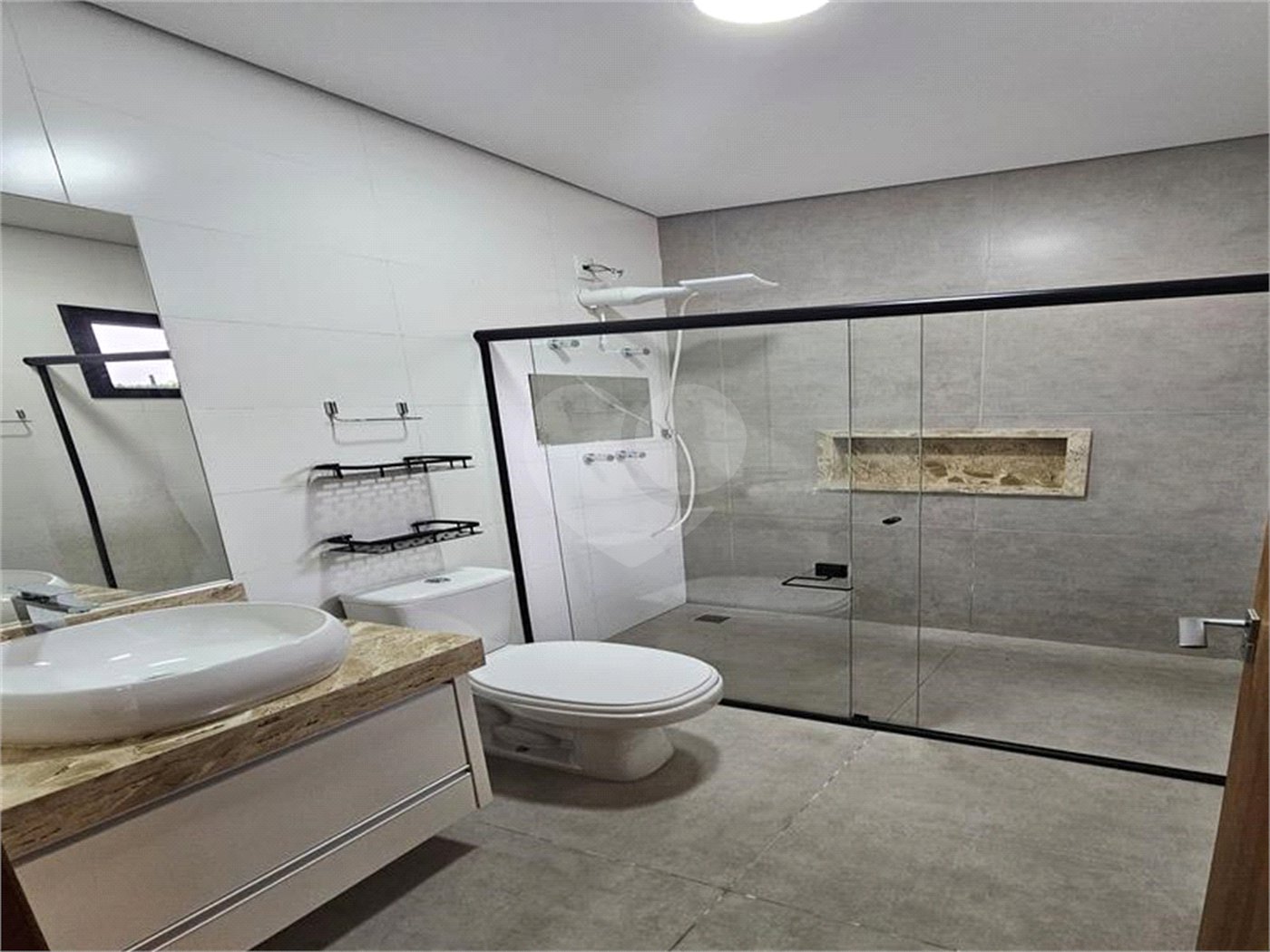 Casa à venda com 3 quartos, sendo 1 suíte, no condomínio Mantova, Indaiatuba - SP