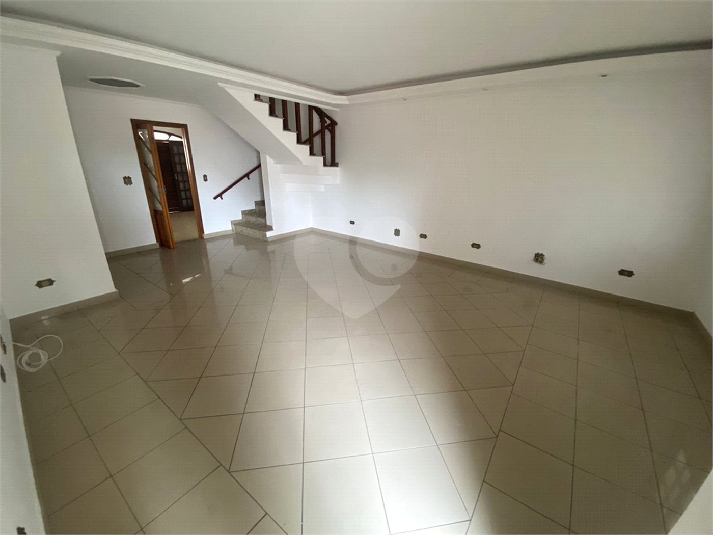 Sobrado à venda com 4 quartos, sendo 2 suítes,  em Vila Gustavo, São Paulo, SP