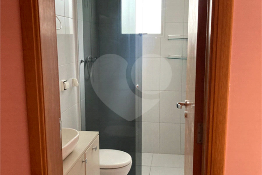Sobrado à venda com 3 quartos, sendo 1 suíte, em Vila Constança, São Paulo, SP