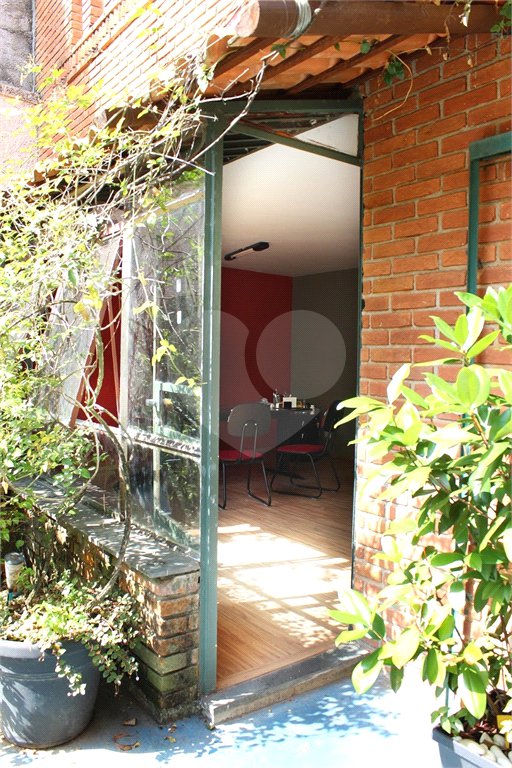 Casa à venda com 4 quartos, sendo 2 suítes, em Jardim Leonor, São Paulo, SP