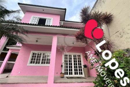 Casa à venda com 4 quartos, sendo 3 suítes, no condomínio Fazenda Cantagalo, Rio de Janeiro - RJ