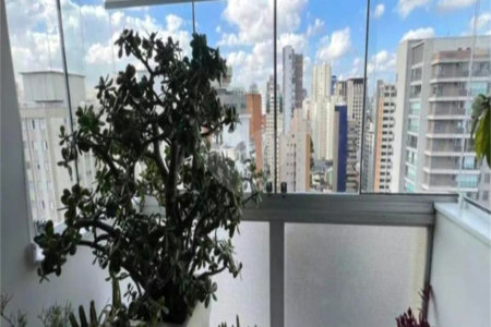 Apartamento à venda com 3 quartos, sendo 1 suíte, em Moema, São Paulo, SP