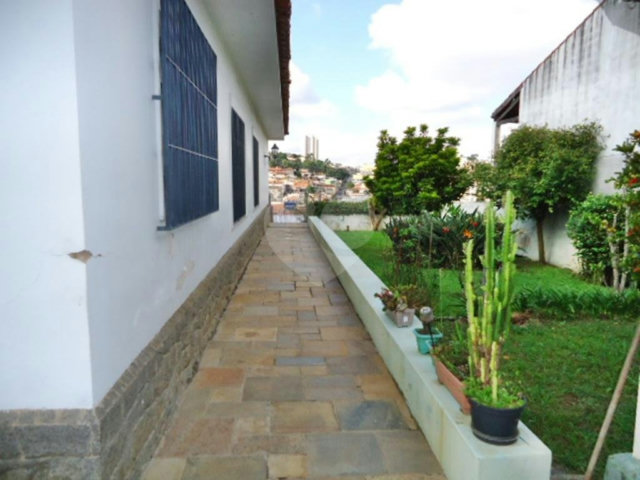 Casa Térrea à venda com 4 quartos, sendo 1 suíte,  em Jardim Peri, São Paulo, SP