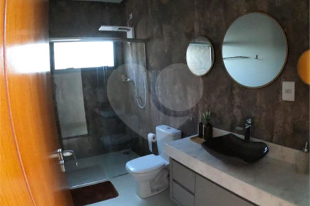 Sobrado à venda com 4 quartos, sendo 2 suítes,  no Centro, Joanópolis, SP