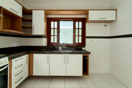 Casa à venda com 2 quartos no condomínio Portal dos Gamez, Atibaia - SP