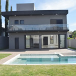 Casa à venda com 4 suítes no condomínio Figueira Garden, Atibaia - SP
