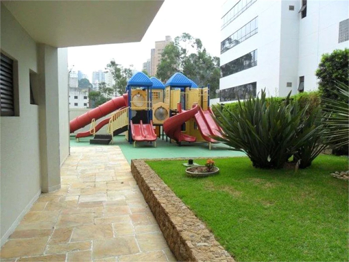 Apartamento à venda com 4 quartos, sendo 1 suíte,  em Vila Andrade, São Paulo, SP