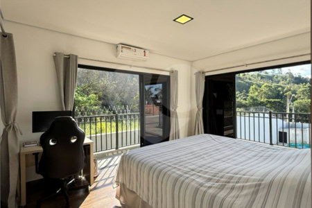 Sobrado à venda com 3 quartos, sendo 1 suíte, em Loteamento Parque Residencial Serras de Atibaia Ii, Atibaia, SP