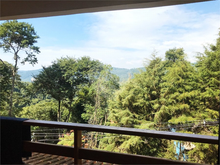 Casa à venda ou para alugar com 3 quartos, sendo 1 suíte, no condomínio Parque Suiça, Caieiras - SP