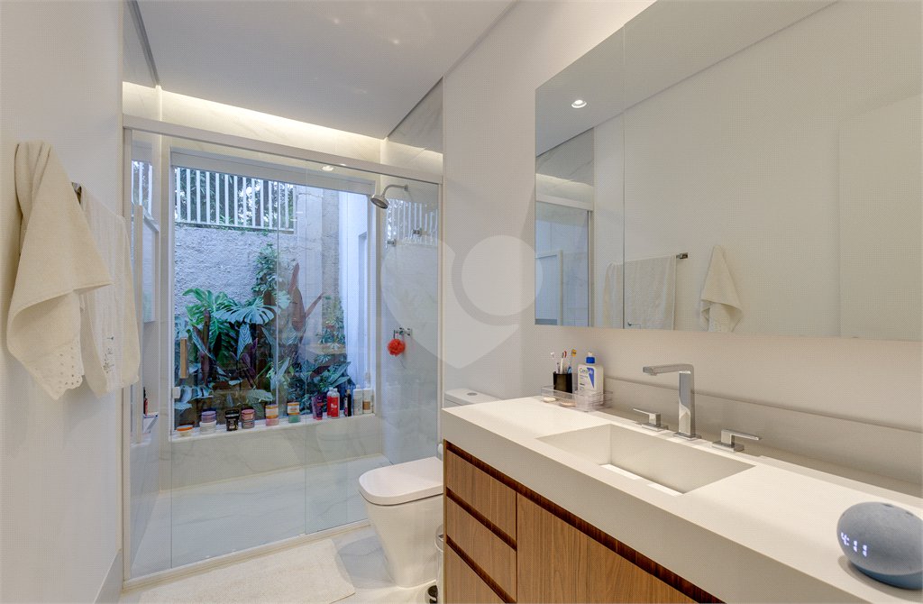 Casa Térrea à venda ou para alugar com 4 suítes em Alto da Boa Vista, São Paulo, SP