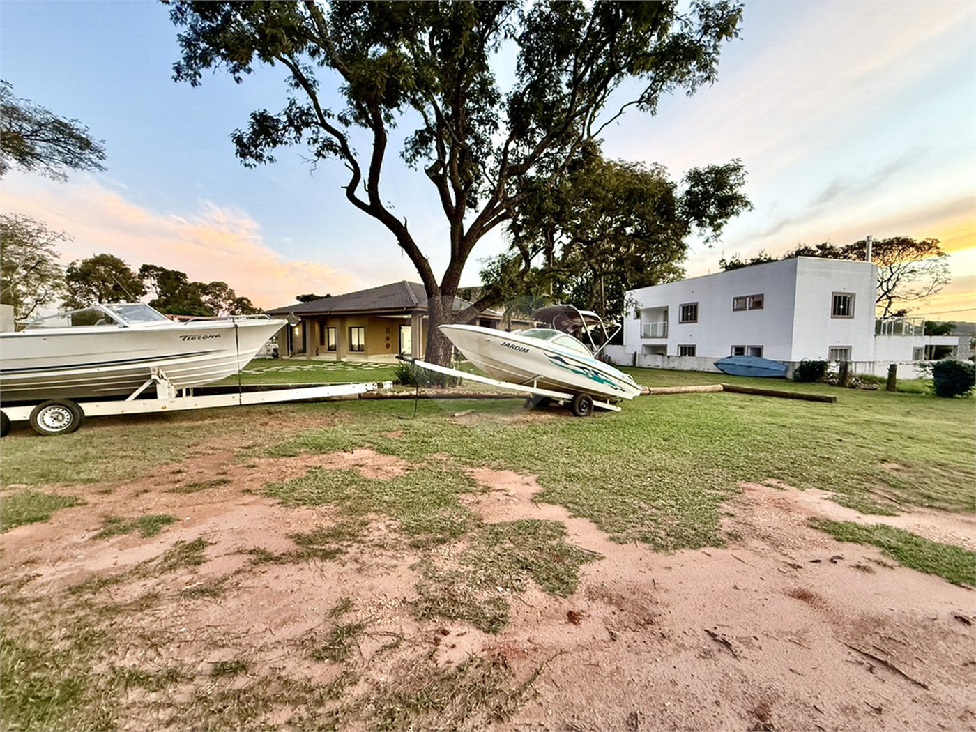 Casa à venda com 5 quartos, sendo 3 suítes, em Terras de Santa Cristina Xiii Setor Iate, Paranapanema, SP