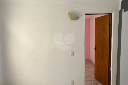 Apartamento para alugar com 2 quartos em Jardim Adriane, Itaquaquecetuba, SP