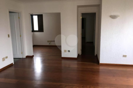 Apartamento à venda com 4 quartos, sendo 2 suítes,  em Vila Andrade, São Paulo, SP