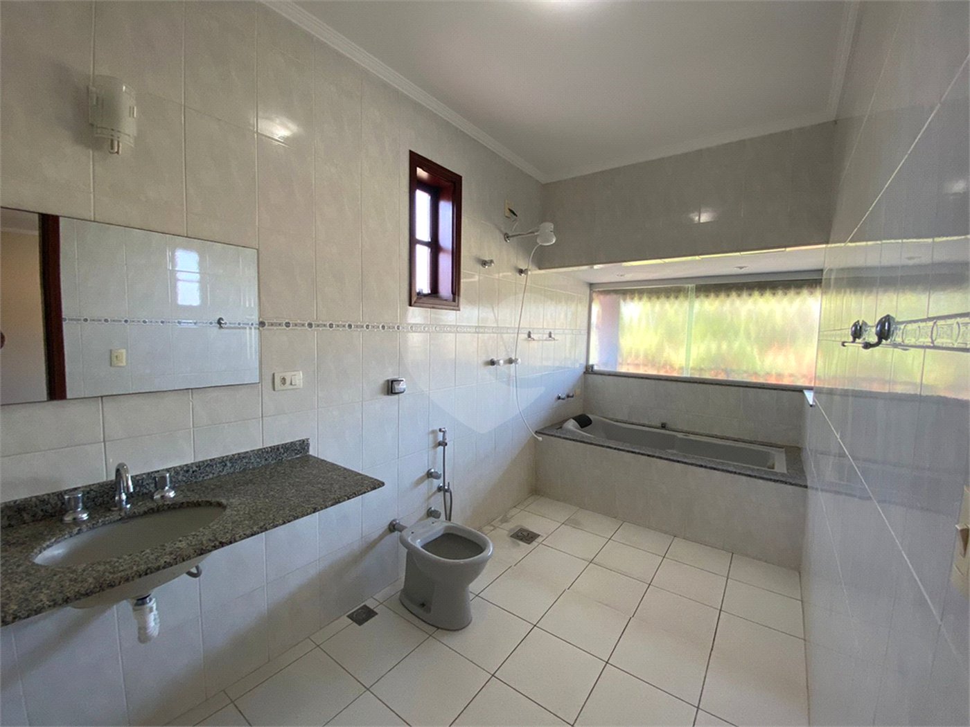 Casa à venda com 3 suítes no condomínio Villaggio Capriccio, Louveira - SP