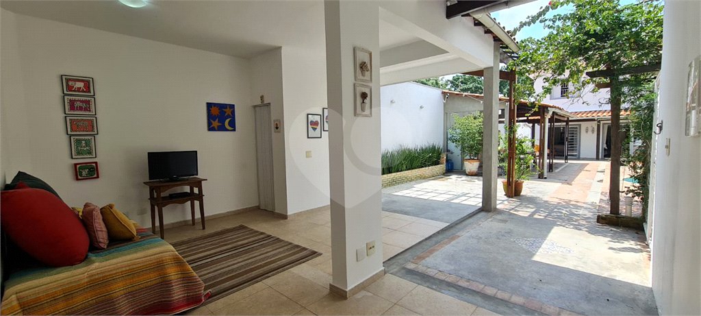 Sobrado à venda com 5 quartos, sendo 4 suítes, em Brooklin Velho, São Paulo, SP