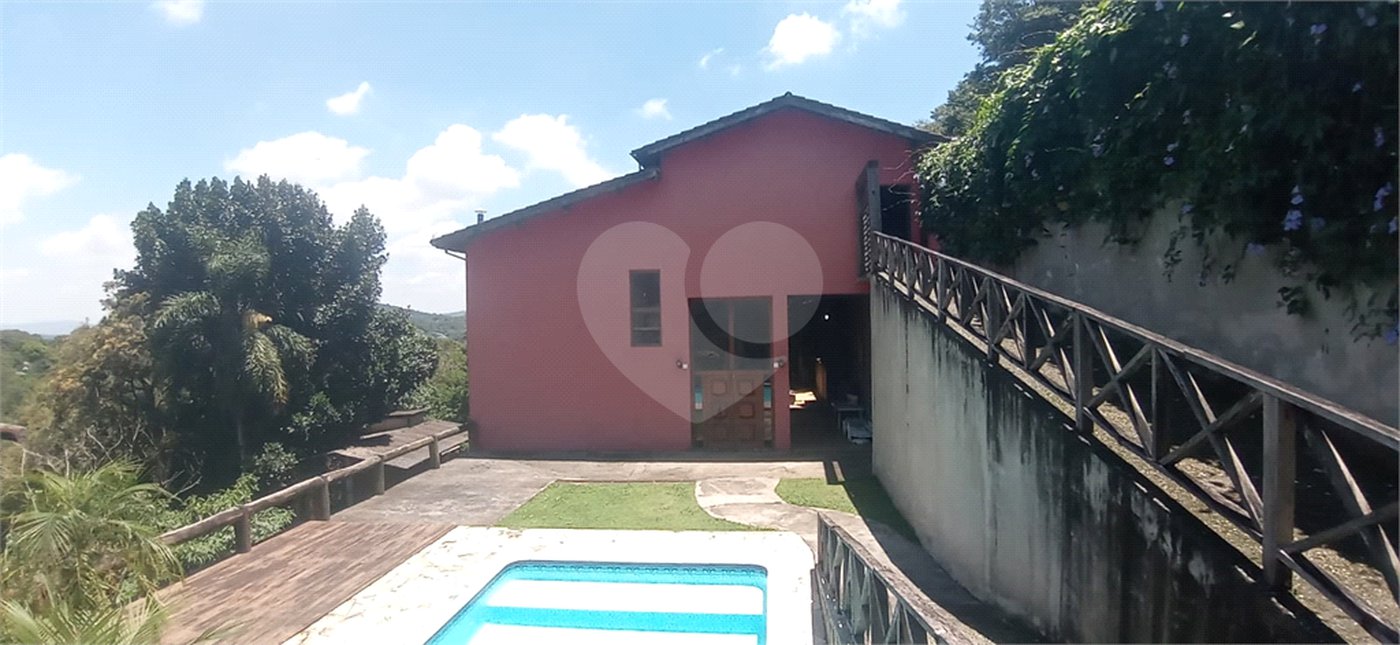 Casa à venda com 5 quartos, sendo 1 suíte, em Roseira, Mairiporã, SP
