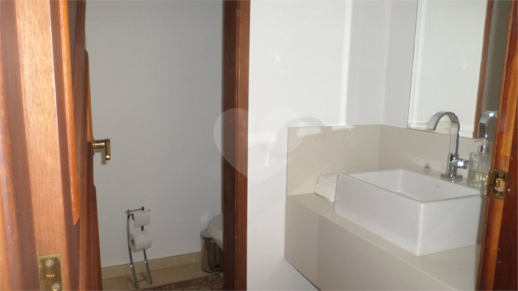 Sobrado à venda com 4 suítes em Recanto Impla, Carapicuíba, SP