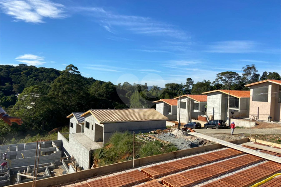 Casa à venda com 2 quartos, sendo 1 suíte, no condomínio Águas de São Pedro, Mairiporã - SP
