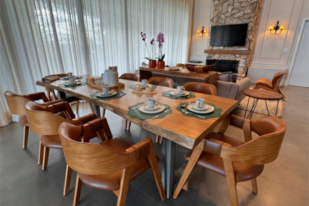 Casa à venda com 6 suítes no condomínio Vila Pinhal, Itirapina - SP