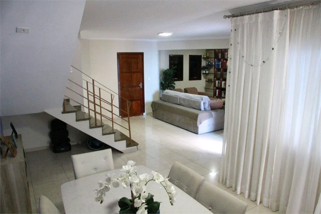 Sobrado à venda com 5 quartos, sendo 1 suíte,  em Jaguaré, São Paulo, SP