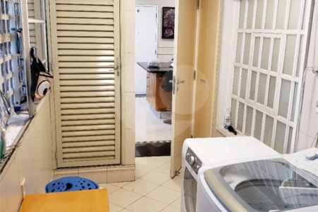 Apartamento à venda com 3 quartos, sendo 1 suíte, em Cerqueira César, São Paulo, SP