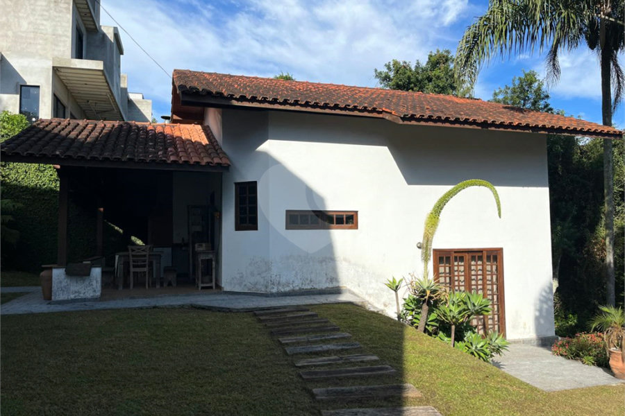 Casa à venda com 3 quartos, sendo 1 suíte, no condomínio Alpes da Cantareira, Mairiporã - SP