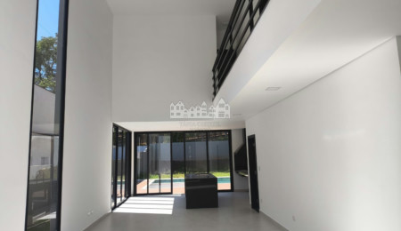 Casa à venda com 5 quartos, sendo 3 suítes,  no condomínio Figueira Garden, Atibaia - SP