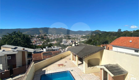 Casa à venda com 4 quartos, sendo 2 suítes,  em Jardim do Lago, Atibaia, SP