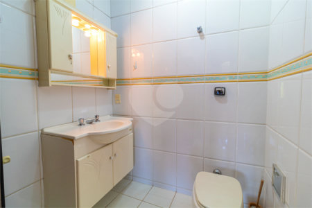 Casa de Vila à venda com 4 quartos, sendo 2 suítes, em Alto da Boa Vista, São Paulo, SP