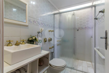 Apartamento à venda com 3 quartos, sendo 1 suíte, em Santo Amaro, São Paulo, SP
