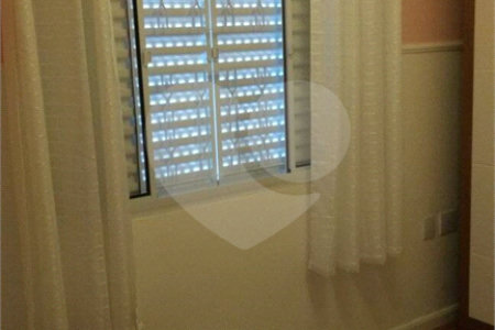 Sobrado à venda com 3 quartos no Centro, Poá, SP