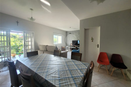 Casa à venda com 3 quartos, sendo 1 suíte, em Itapetinga, Atibaia, SP