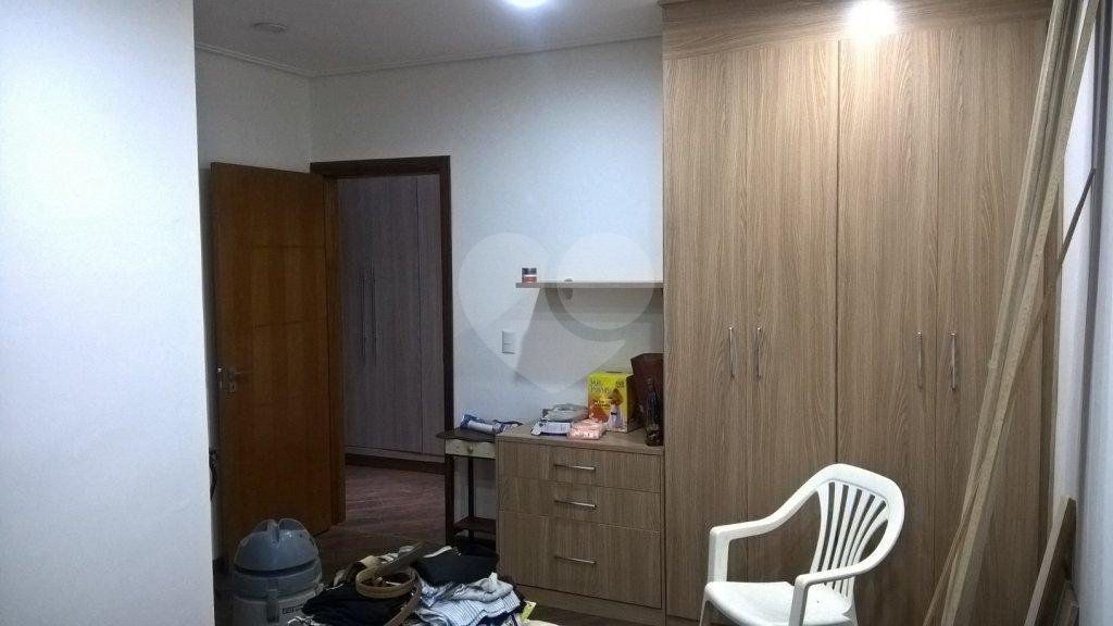 Casa à venda ou para alugar com 3 suítes no condomínio Vilarejo Estoril, Mairiporã - SP