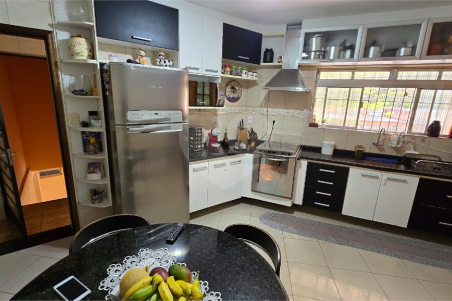 Sobrado à venda com 4 quartos, sendo 1 suíte, em Jardim Regina, São Paulo, SP