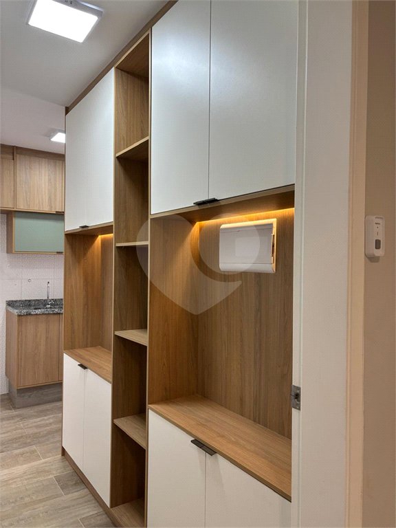 Apartamento com 33m2 - cozinha - 1 quarto - home office - varanda - em Higienópolis.