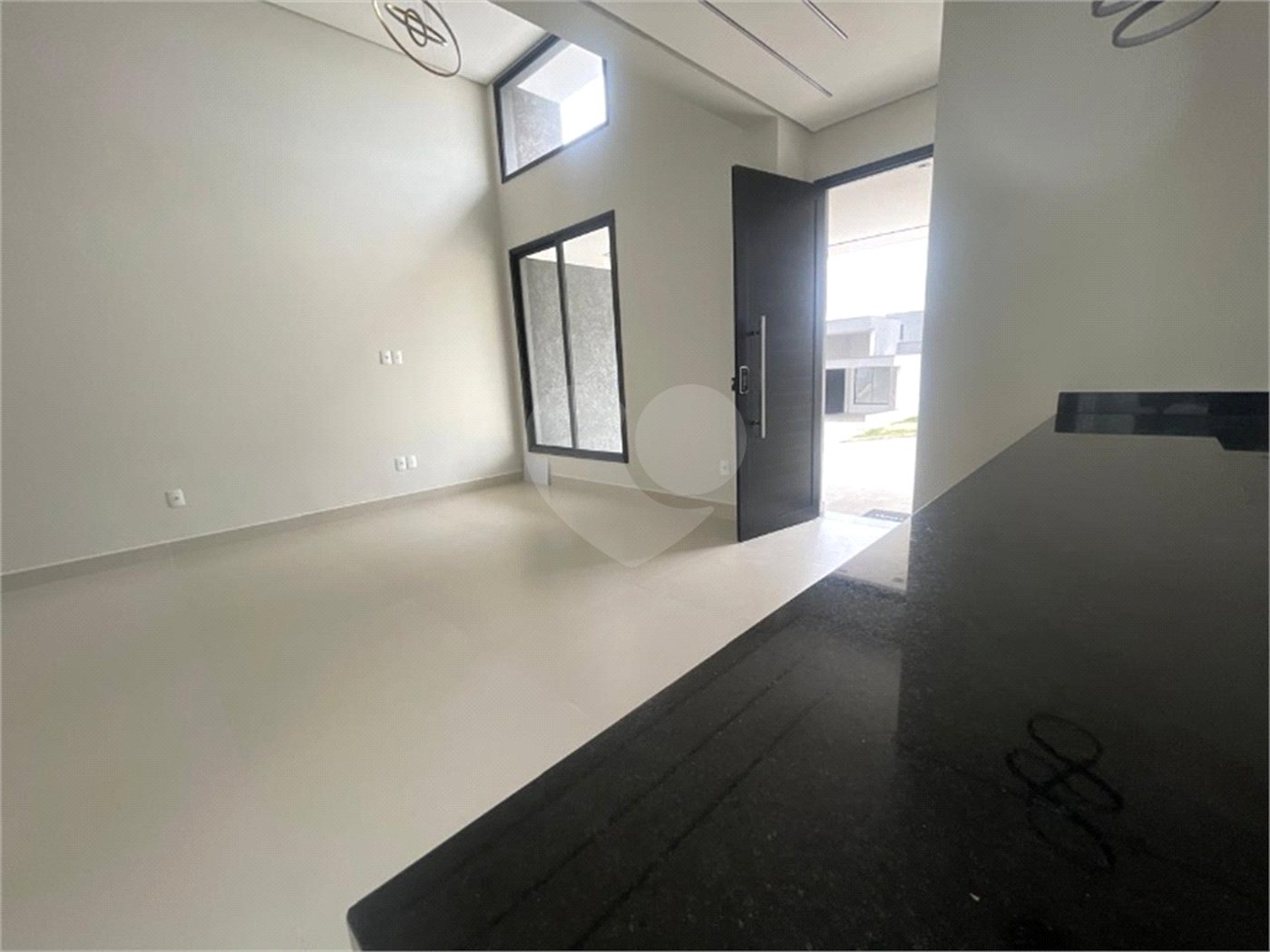 Casa à venda com 3 suítes no condomínio Jardim Residencial Helena Maria, Sorocaba - SP