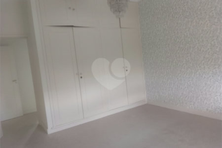 Apartamento à venda com 4 quartos, sendo 1 suíte, em República, São Paulo, SP