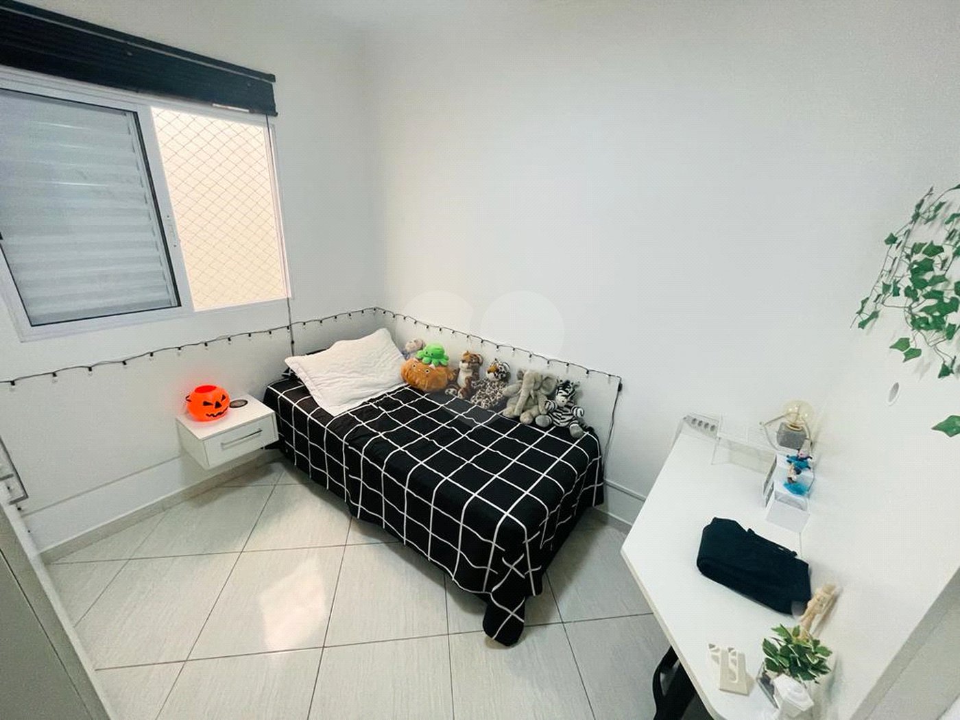 Casa à venda com 3 quartos, sendo 1 suíte,  no condomínio Rafaela I, São Paulo - SP