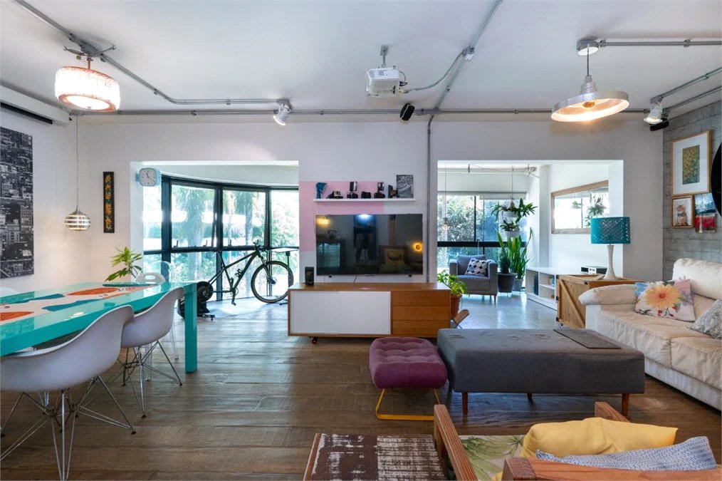 Apartamento à venda com 3 quartos, sendo 1 suíte, em Jardim Morumbi, São Paulo, SP