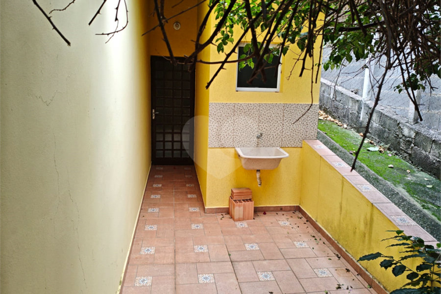 Casa à venda com 4 quartos, sendo 2 suítes,  em Country Residencial Felix, Bom Jesus dos Perdões, SP