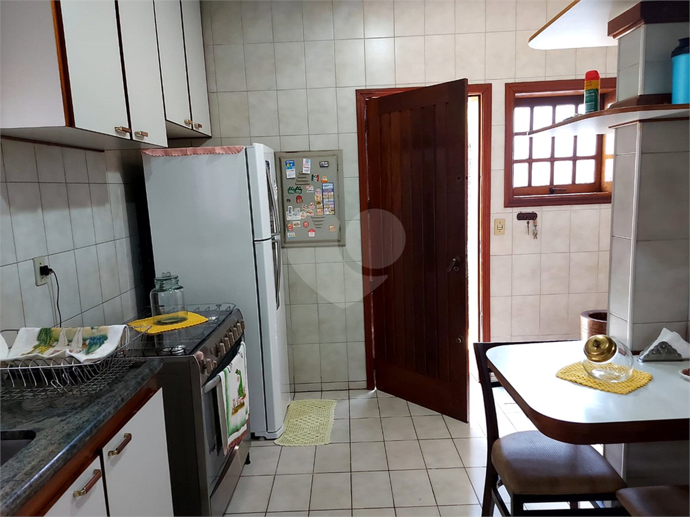Sobrado à venda com 5 quartos, sendo 4 suítes, em Santa Rosa, Vinhedo, SP