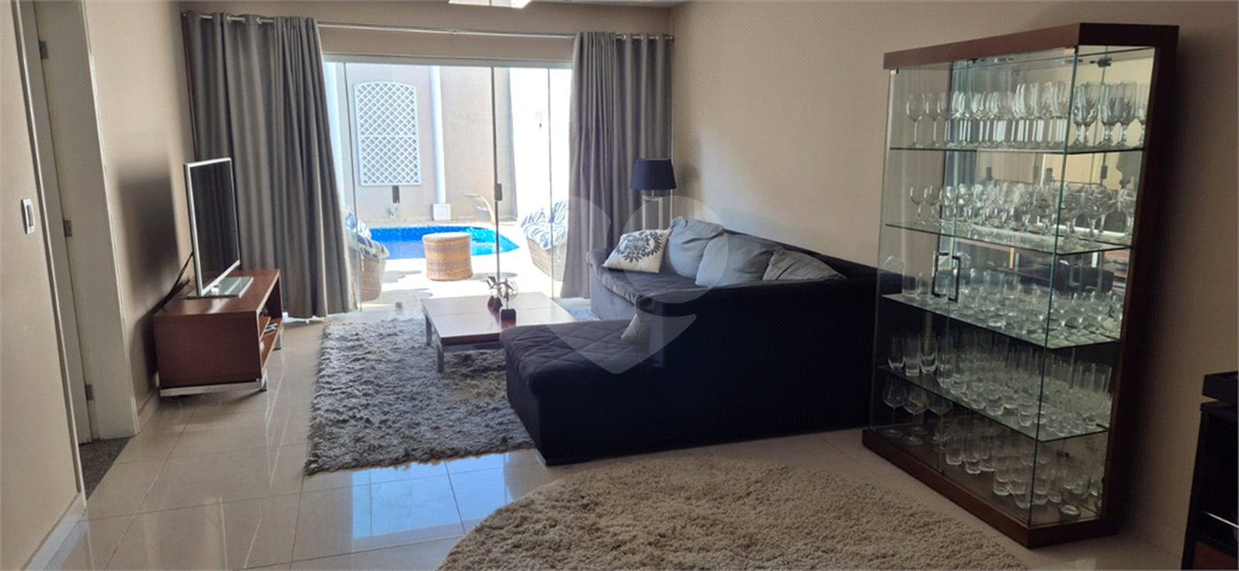 Casa à venda com 5 quartos, sendo 4 suítes, no condomínio Residencial Vilazul, Sorocaba - SP