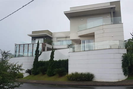 Casa à venda com 4 suítes no condomínio Residencial Jaguary, São José dos Campos - SP