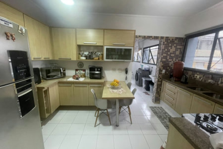 Apartamento 3 dormitórios com 2 suítes, 2 vagas demarcadas, no Embaré, Santos