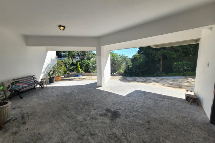 Casa à venda com 3 quartos, sendo 1 suíte, no condomínio Alpes da Cantareira, Mairiporã - SP